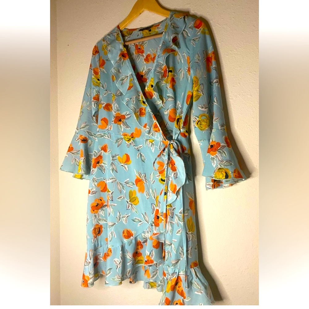 - 🎀 Prettylittlething Wrap dress size 8 EUC Perfect for Fall 🎀